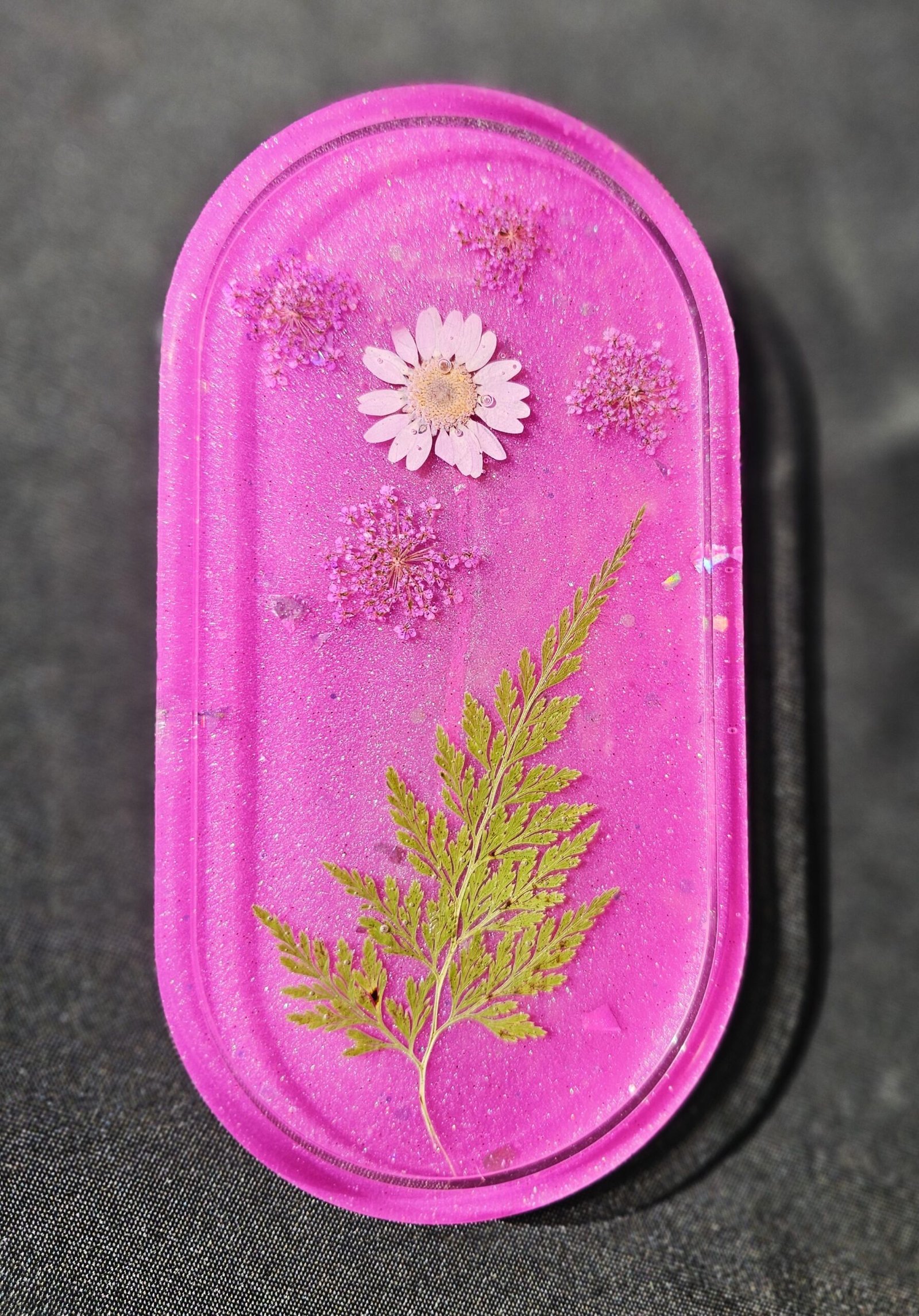 Resin Flower & Glitter Tray, Magenta